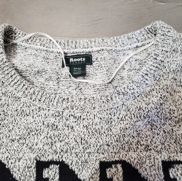 Roots Heathered Gray and Black Aztec Patterned Long Sleeve Sweater. M. - Picture 2 of 9